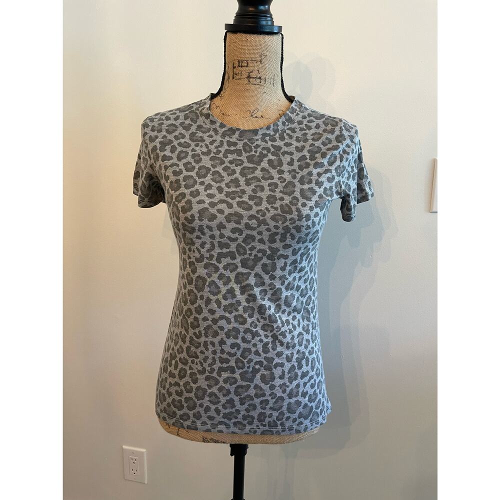 Zoe & Liv Gray Cheetah Print Top Size XS